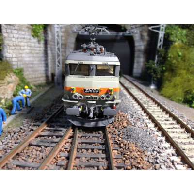 LOCOMOTIVE ELECTRIQUE BB 22351 SNCF GRIS BETON ORANGE DE LS MODELS 11101