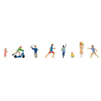 8 FIGURINES, ENFANTS JOUANT, HO, PAR FALLER