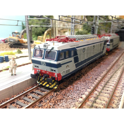 SET DE 2 LOCOMOTIVES ELECTRIQUE SERIE E633 ET 200, BLEUE ET GRISE, HO, EpIV V, PAR RIVAROSSI HR2875