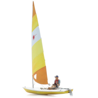 PETIT BATEAU A VOILE ET SA FIGURINE, HO, PAR ARTITEC 387.593