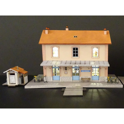 BATIMENT GARE VOYAGEURS, GARE PLM, MAQUETTE A MONTER, HO, PAR REGIONS ET COMPAGNIES  GAR601