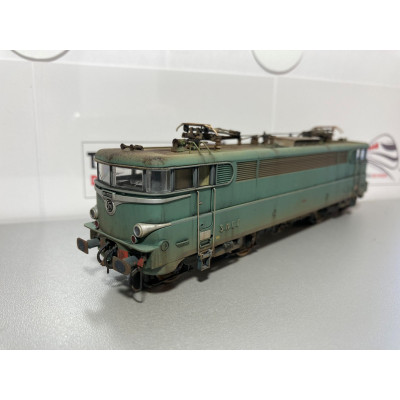 LOCOMOTIVE ELECTRIQUE BB 25233 SNCF PAR ROCO 70560P, PATINE PAR NOTRE ARTISAN